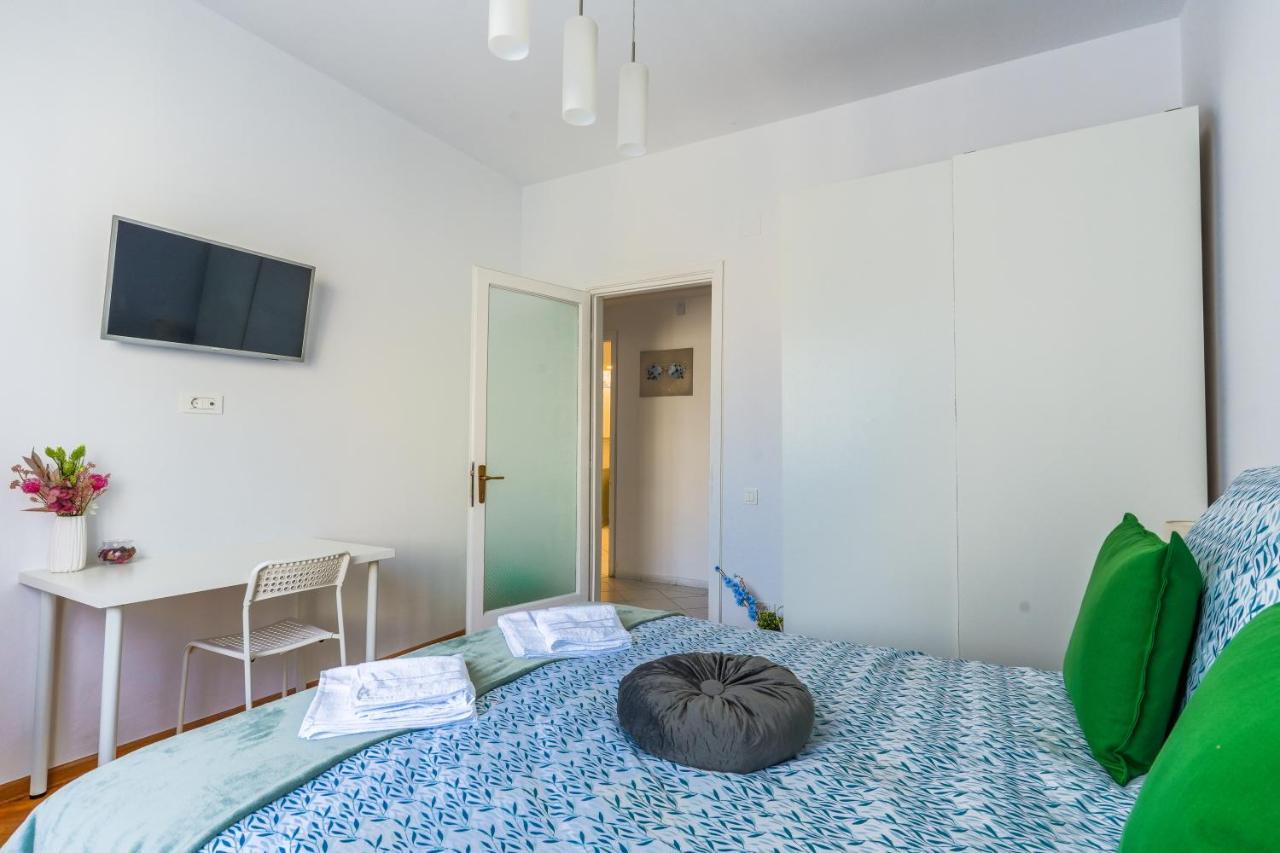 Ultracentral Golden Gatehouse 3 Bdrm Boekarest Buitenkant foto