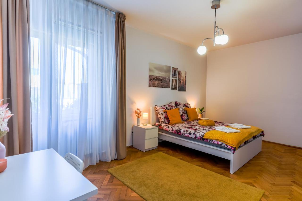 Ultracentral Golden Gatehouse 3 Bdrm Boekarest Buitenkant foto