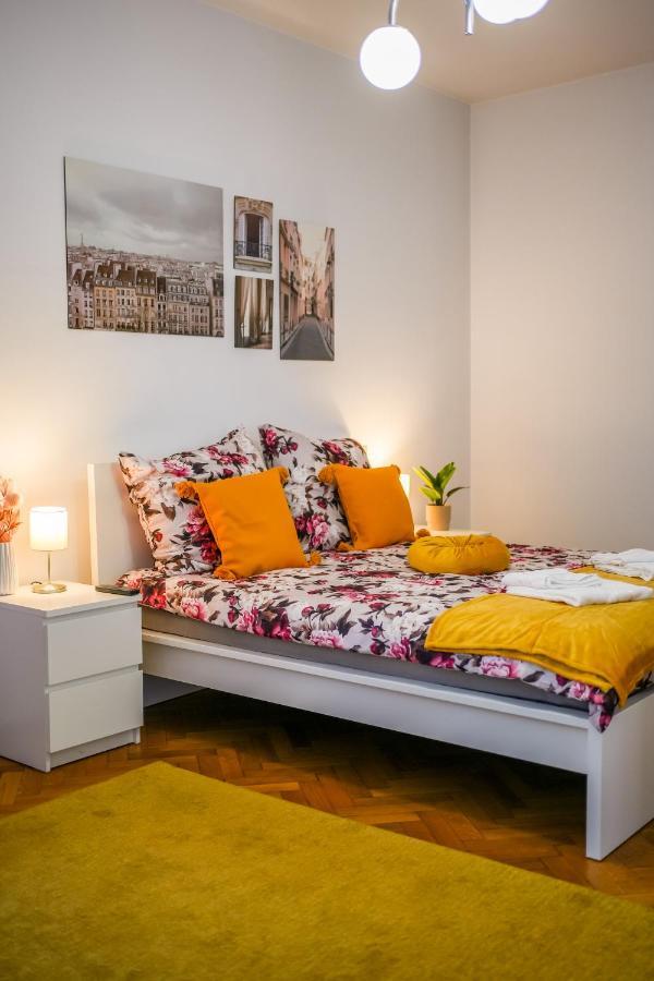 Ultracentral Golden Gatehouse 3 Bdrm Boekarest Buitenkant foto