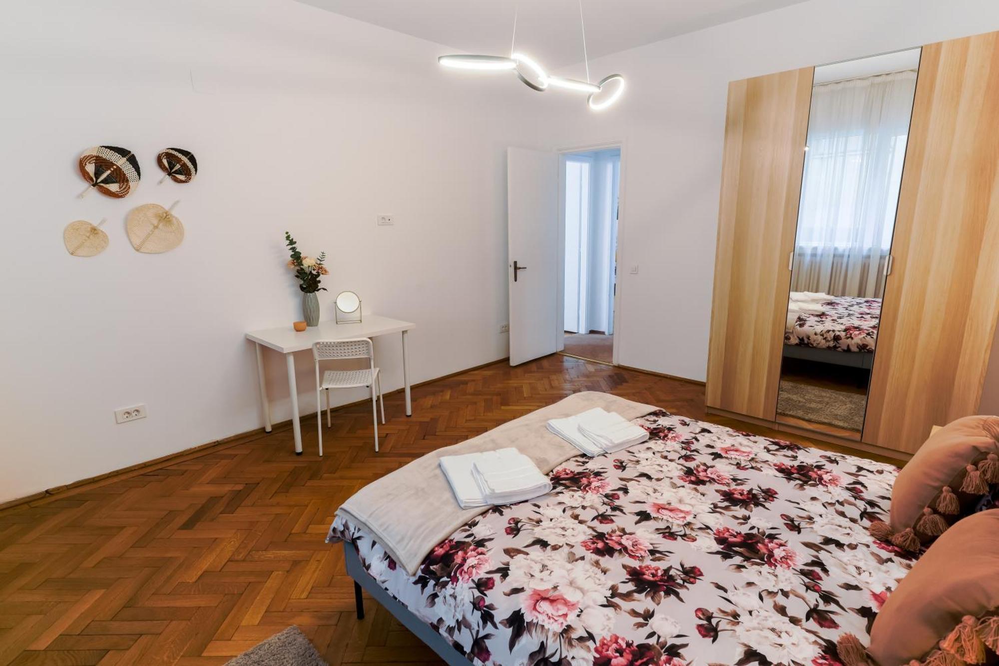 Ultracentral Golden Gatehouse 3 Bdrm Boekarest Buitenkant foto