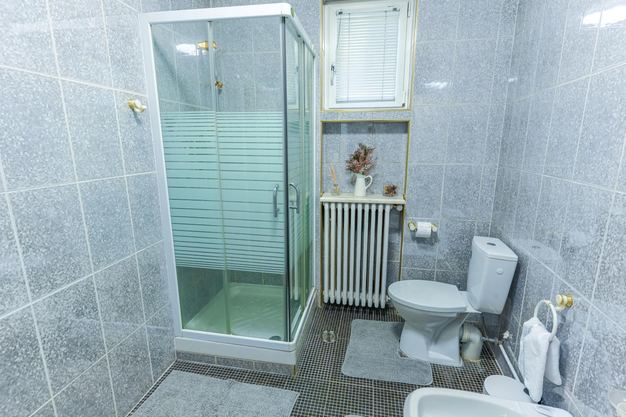 Ultracentral Golden Gatehouse 3 Bdrm Boekarest Buitenkant foto