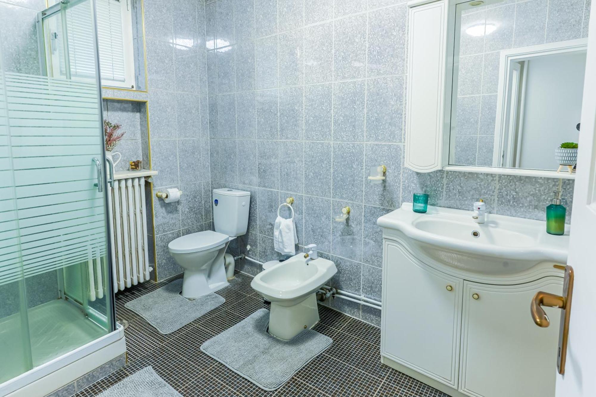 Ultracentral Golden Gatehouse 3 Bdrm Boekarest Buitenkant foto